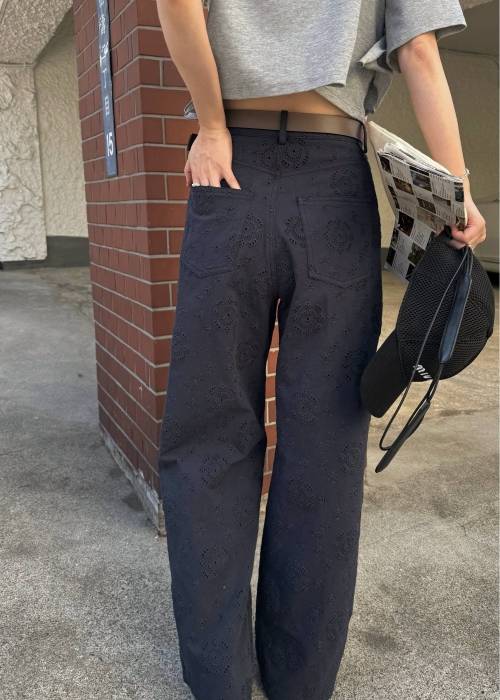 eyelet embroidery chino PT