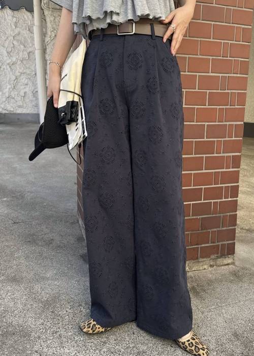 eyelet embroidery chino PT