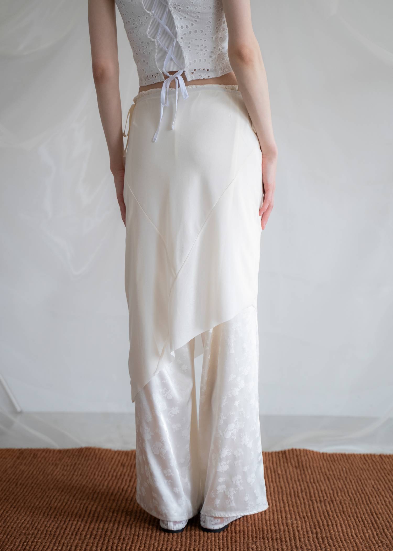 asymmetric diagonal mesh cutoff skirt