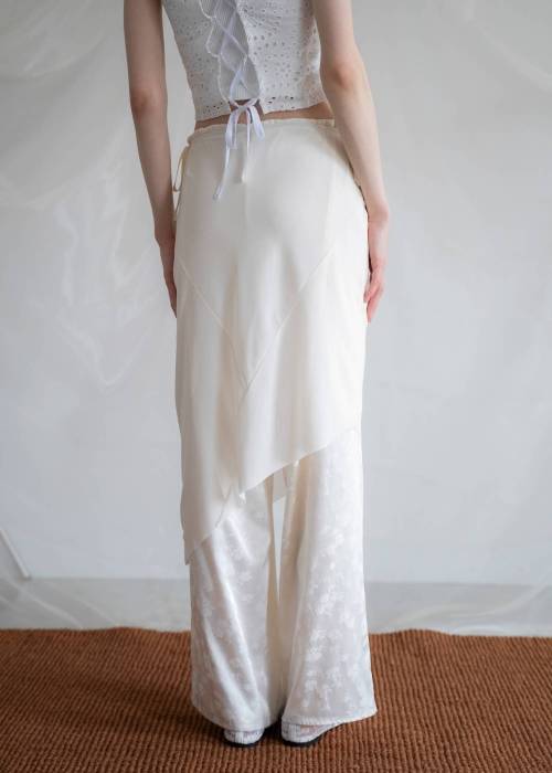 asymmetric diagonal mesh cutoff skirt