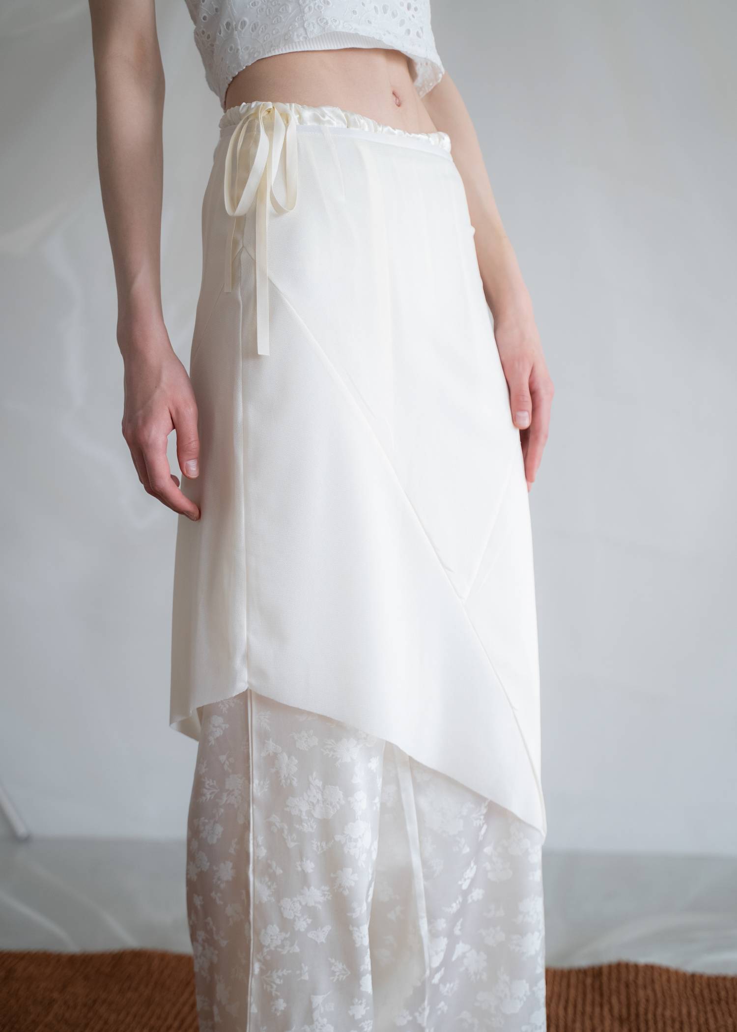 asymmetric diagonal mesh cutoff skirt