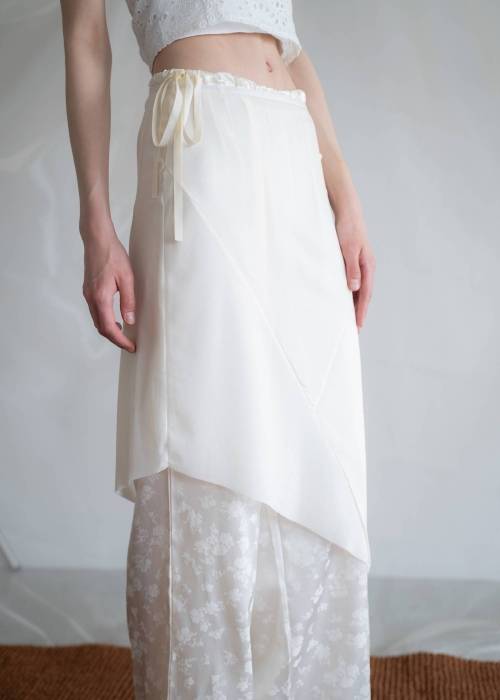 asymmetric diagonal mesh cutoff skirt