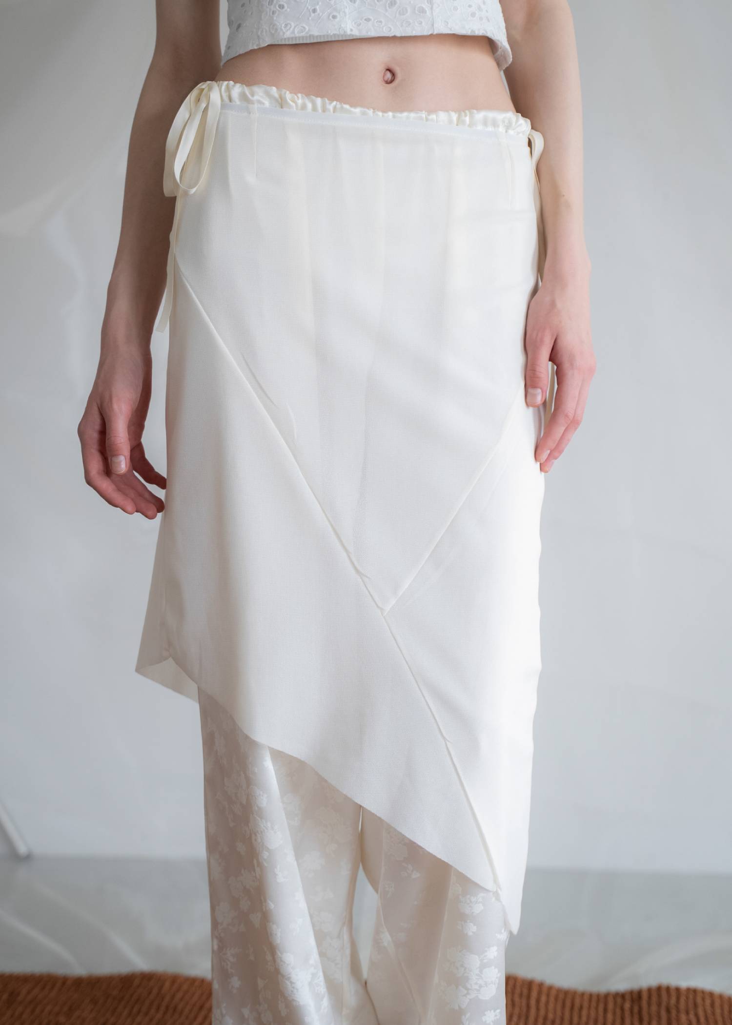 asymmetric diagonal mesh cutoff skirt