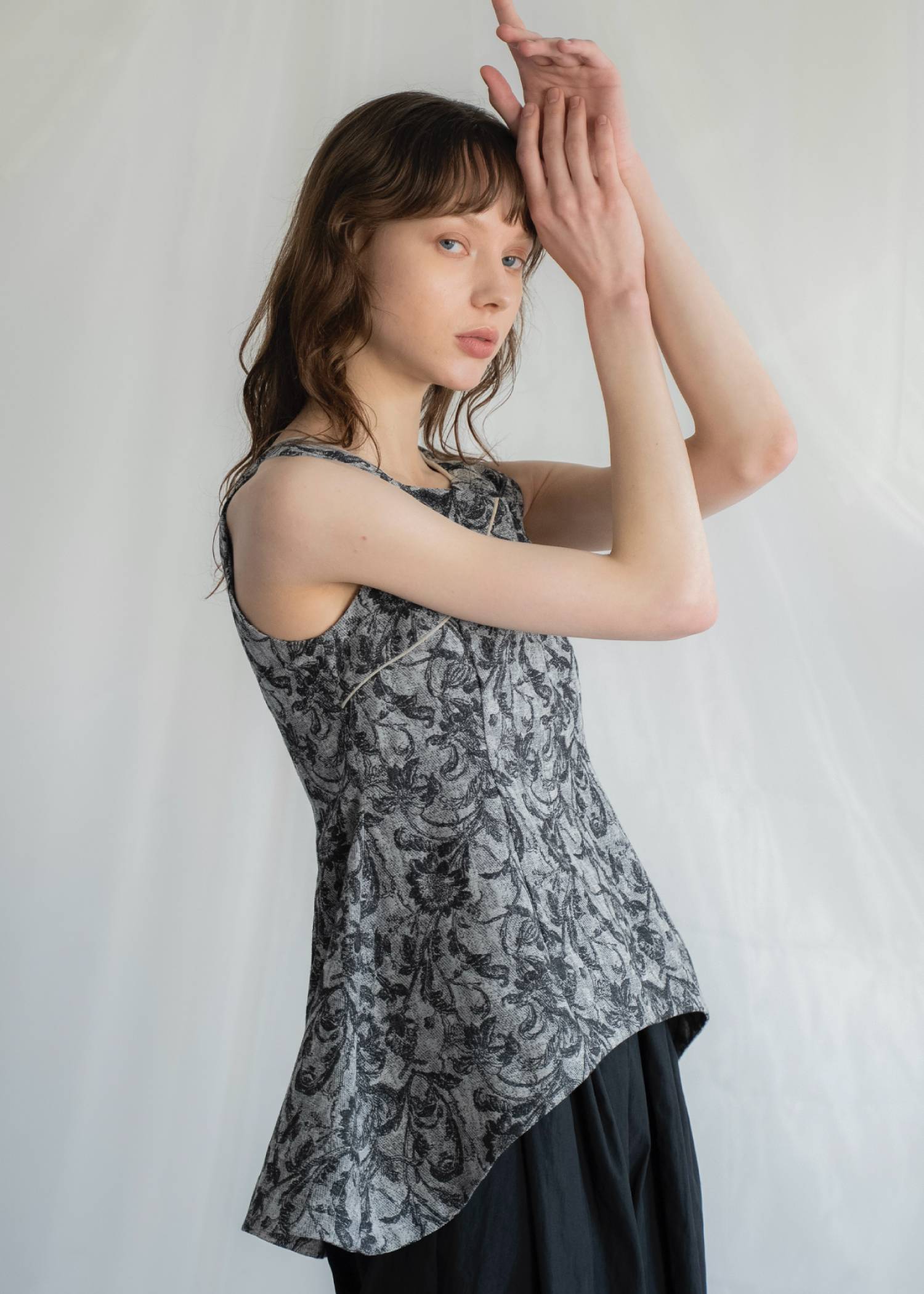 architectural jacquard piping sleeveless tops