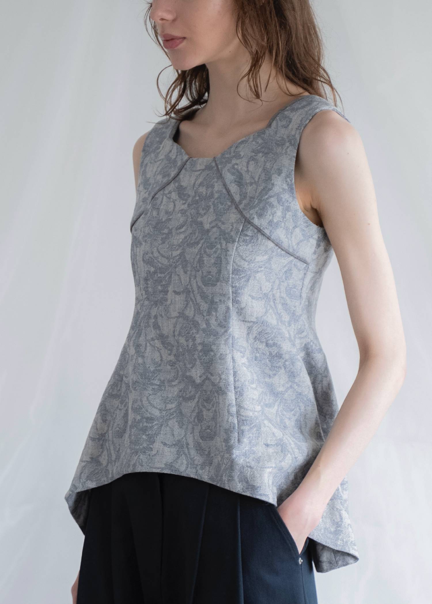 architectural jacquard piping sleeveless tops