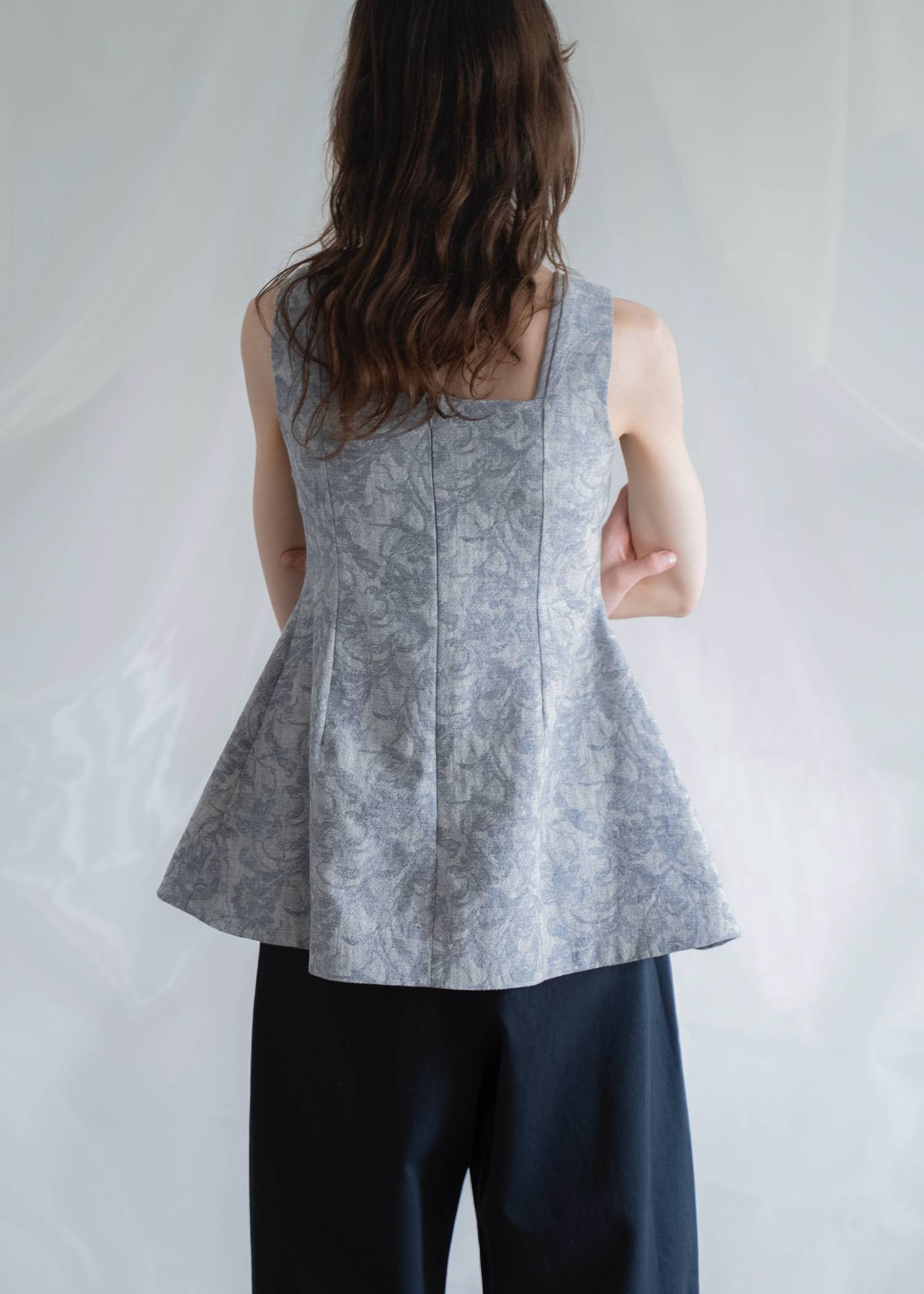 architectural jacquard piping sleeveless tops