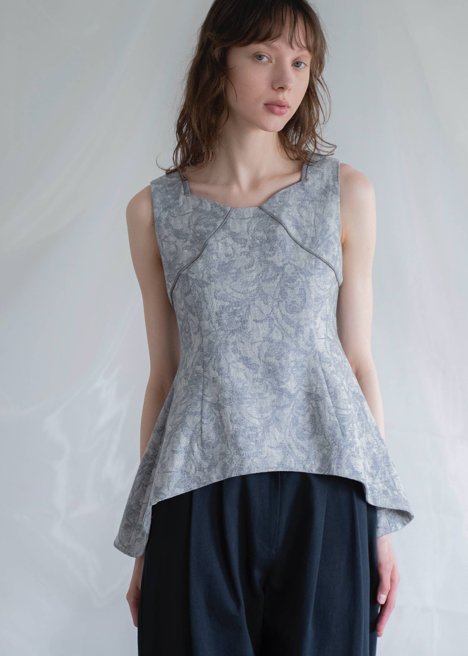 architectural jacquard piping sleeveless tops