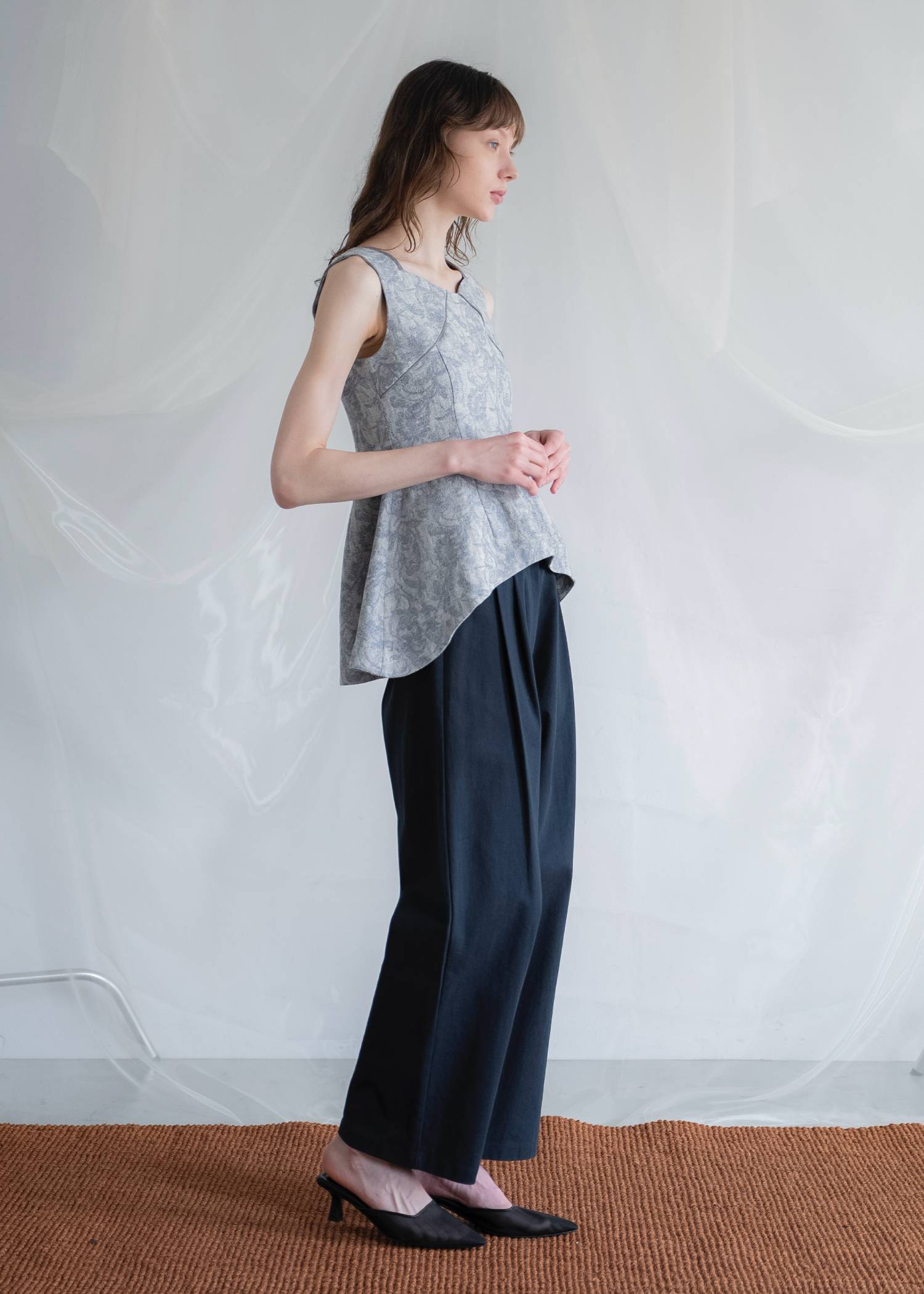 architectural jacquard piping sleeveless tops