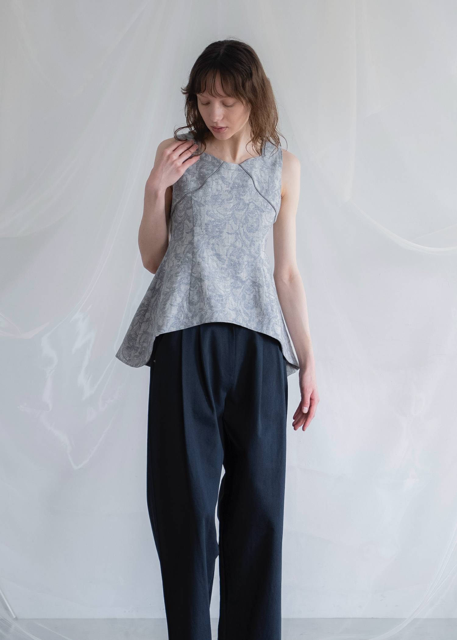 architectural jacquard piping sleeveless tops