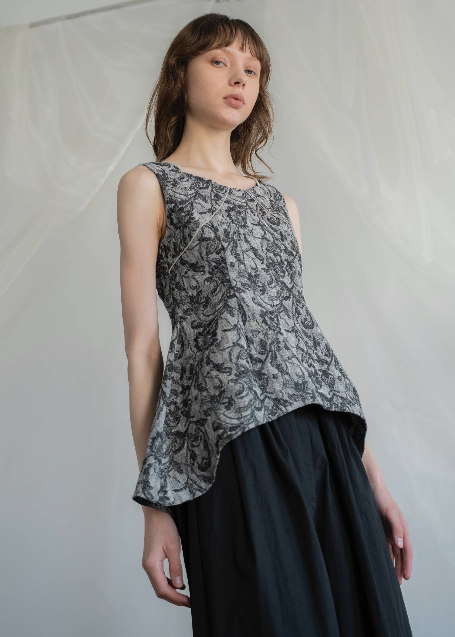 architectural jacquard piping sleeveless tops