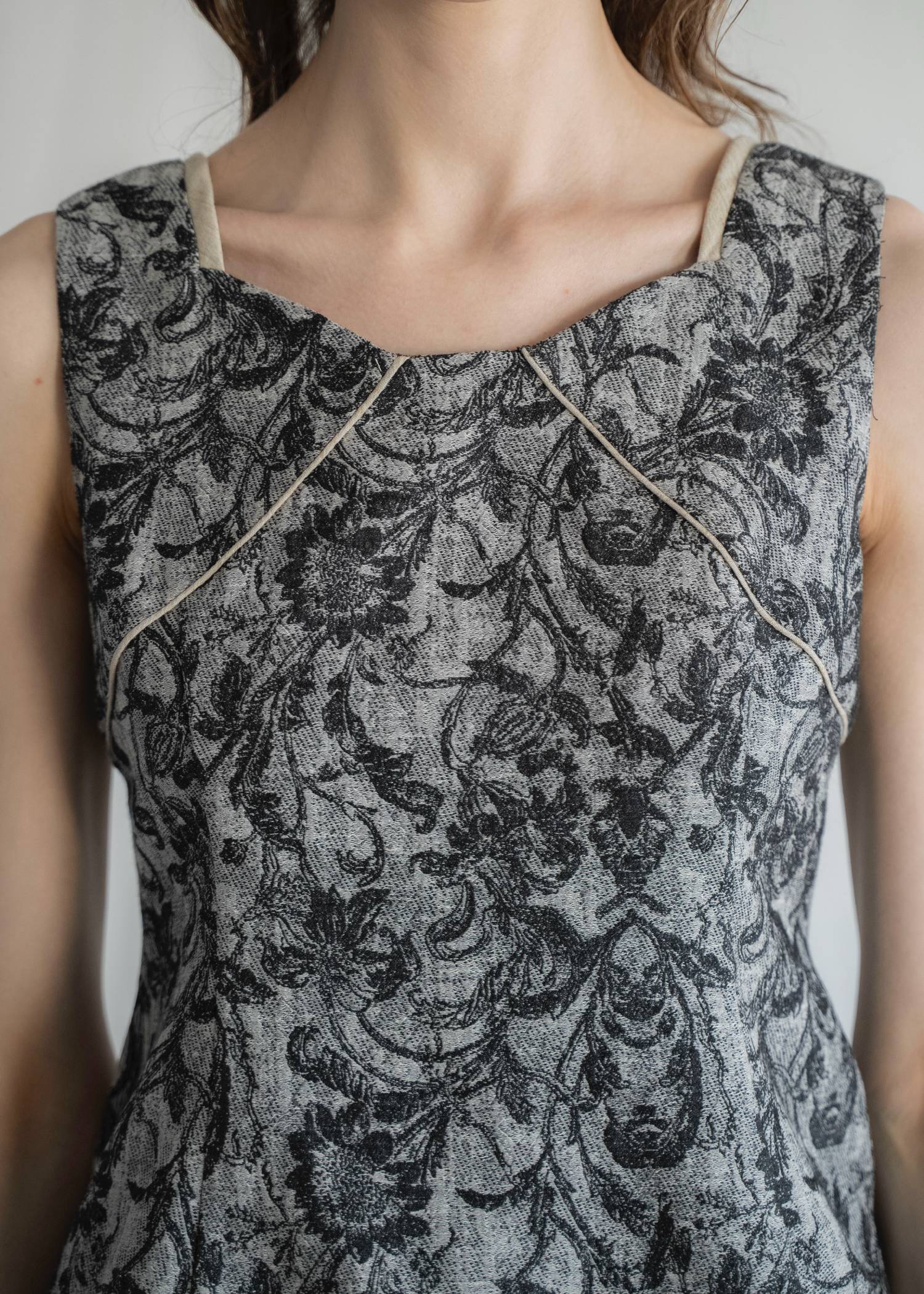 architectural jacquard piping sleeveless tops