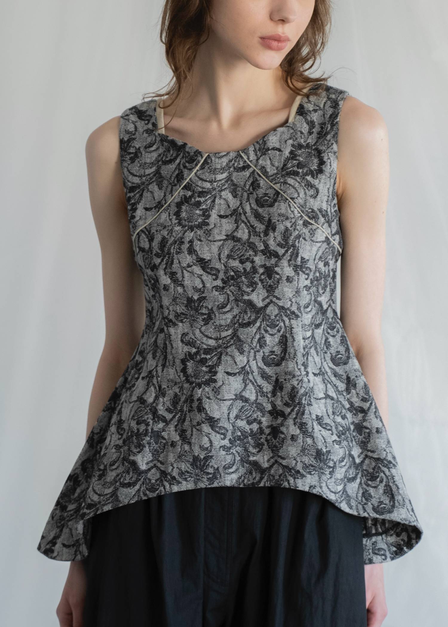 architectural jacquard piping sleeveless tops