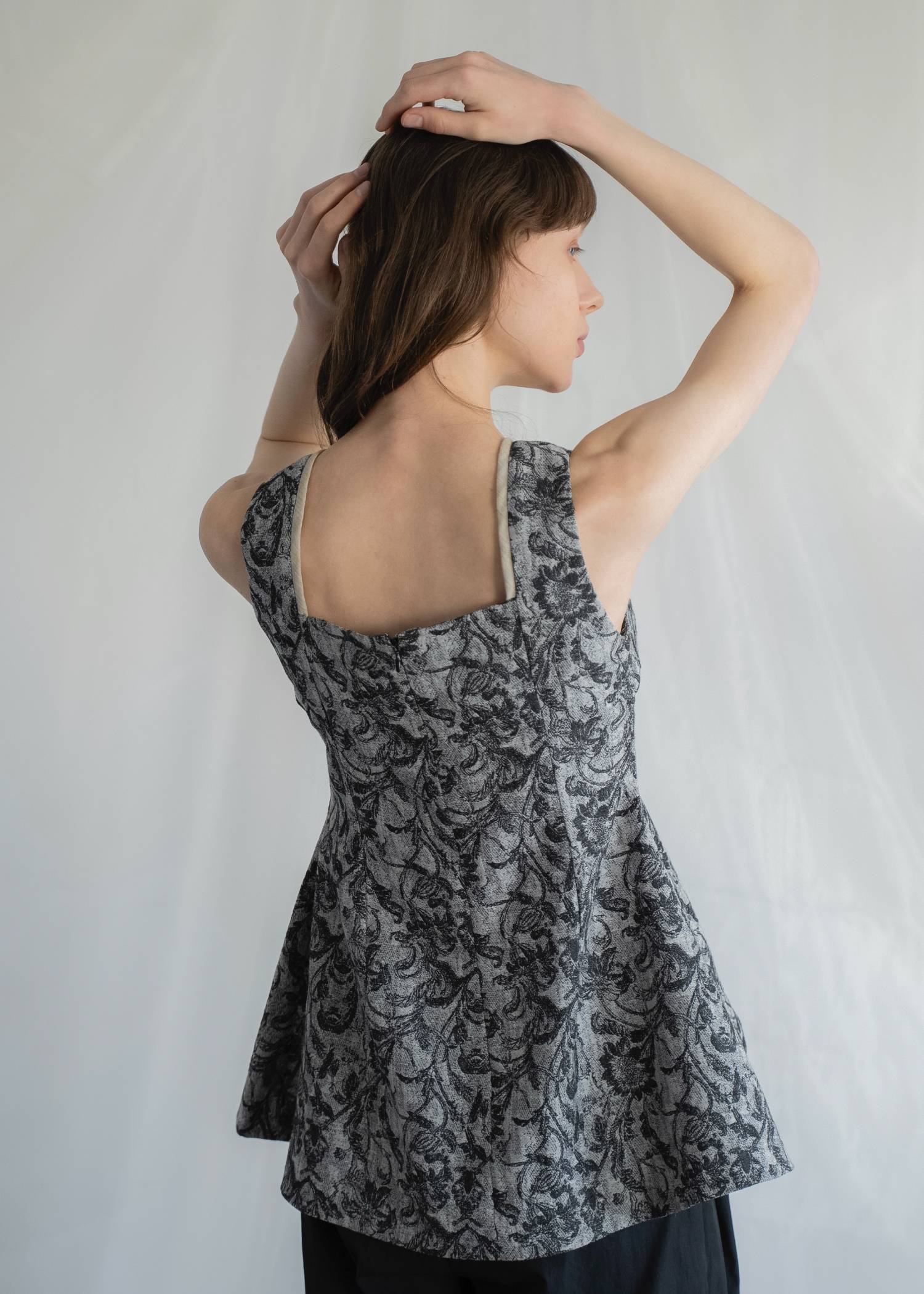 architectural jacquard piping sleeveless tops