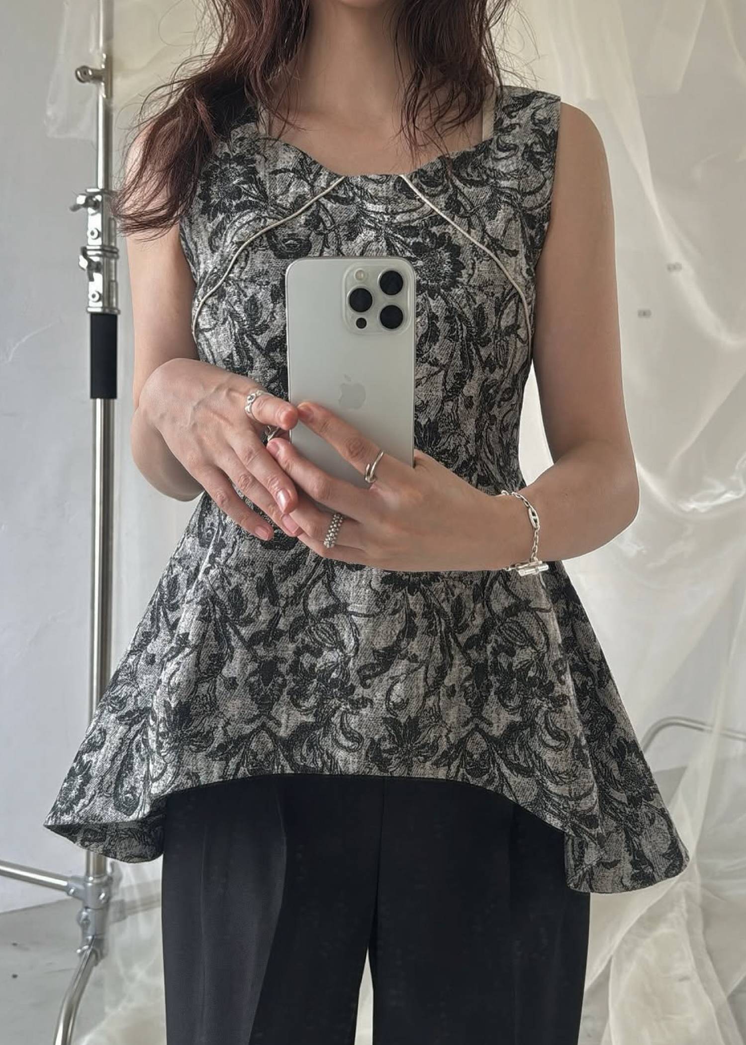 architectural jacquard piping sleeveless tops