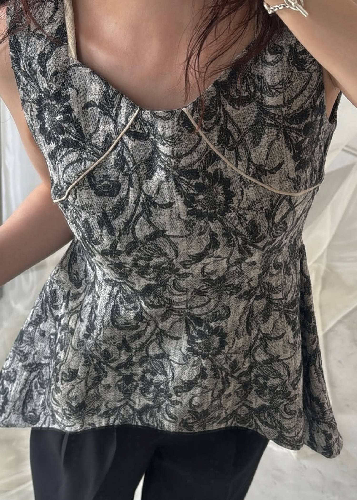 architectural jacquard piping sleeveless tops