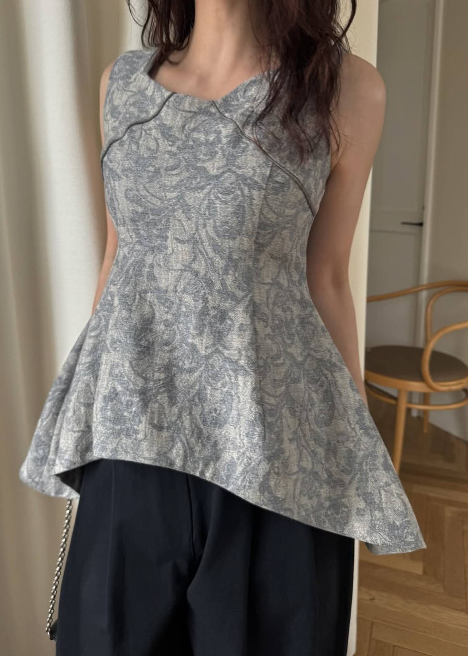 architectural jacquard piping sleeveless tops