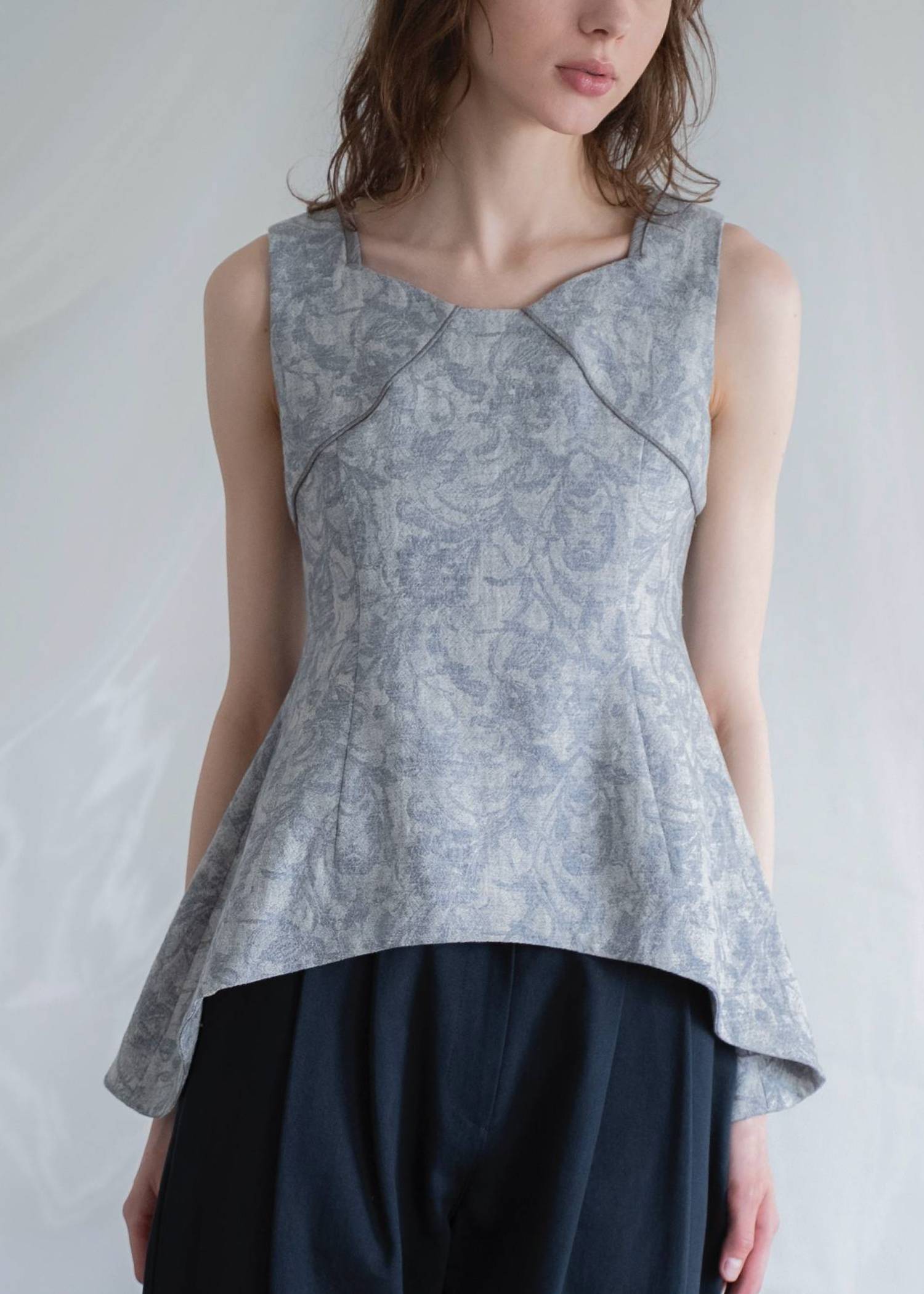 architectural jacquard piping sleeveless tops