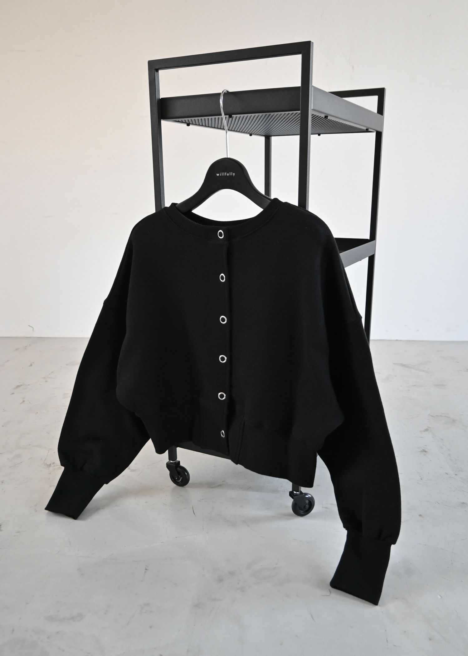 ring button short cropped sweat