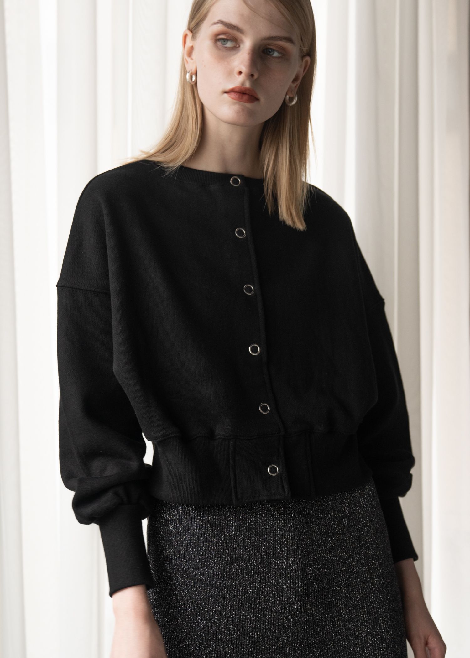 ring button short cropped sweat