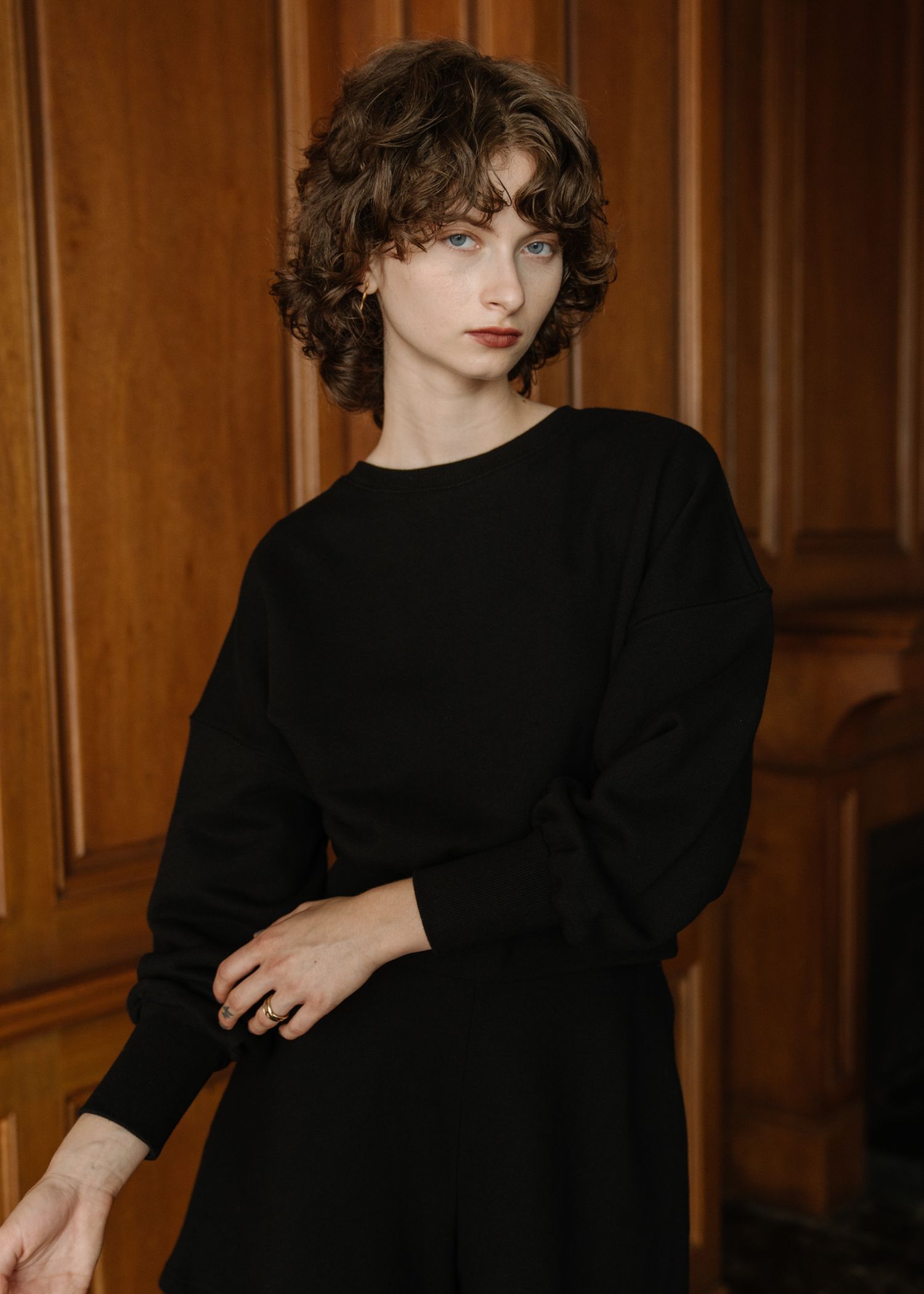 ring button short cropped sweat