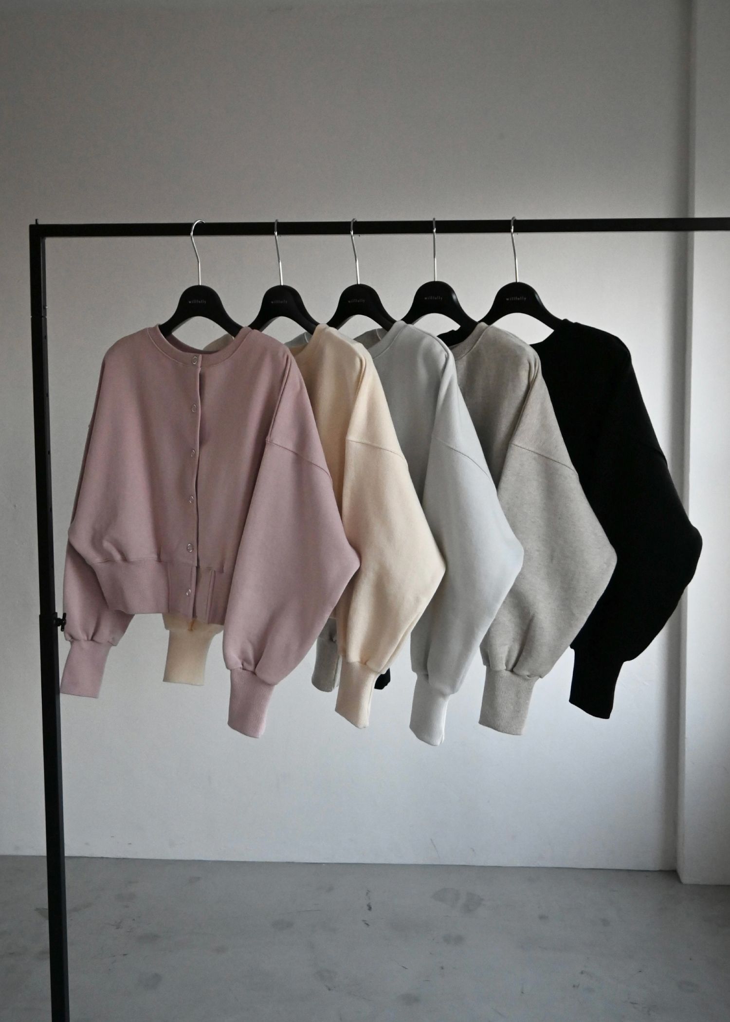 ring button short cropped sweat