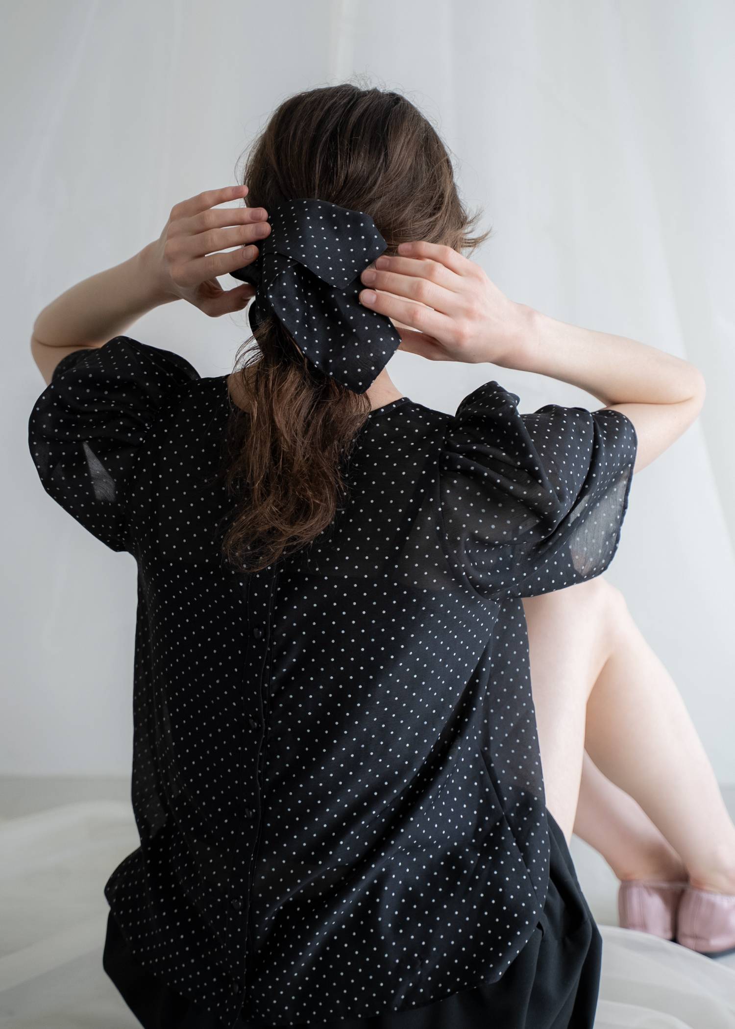 volume sleeve dot scrunchie BL