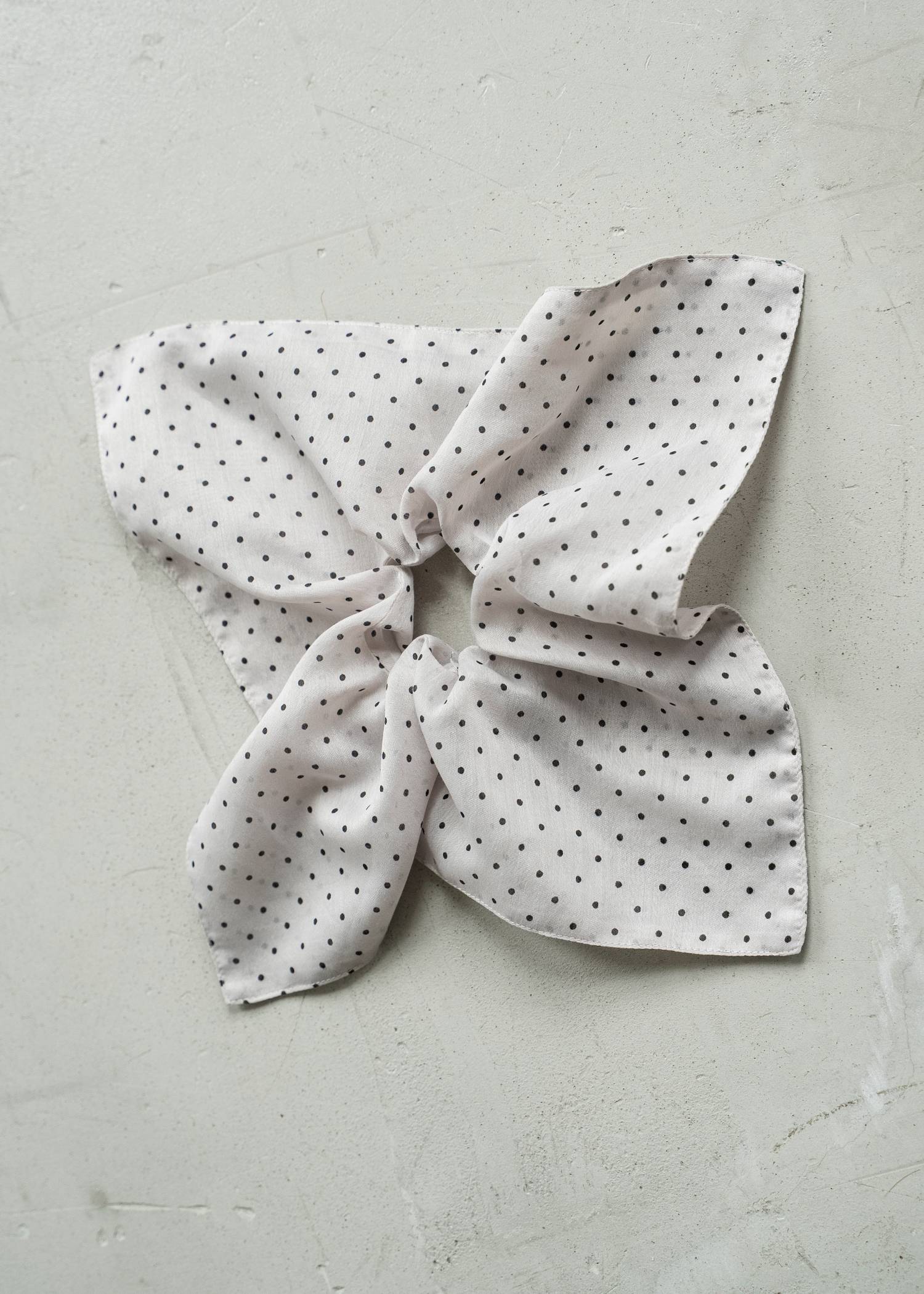 volume sleeve dot scrunchie BL