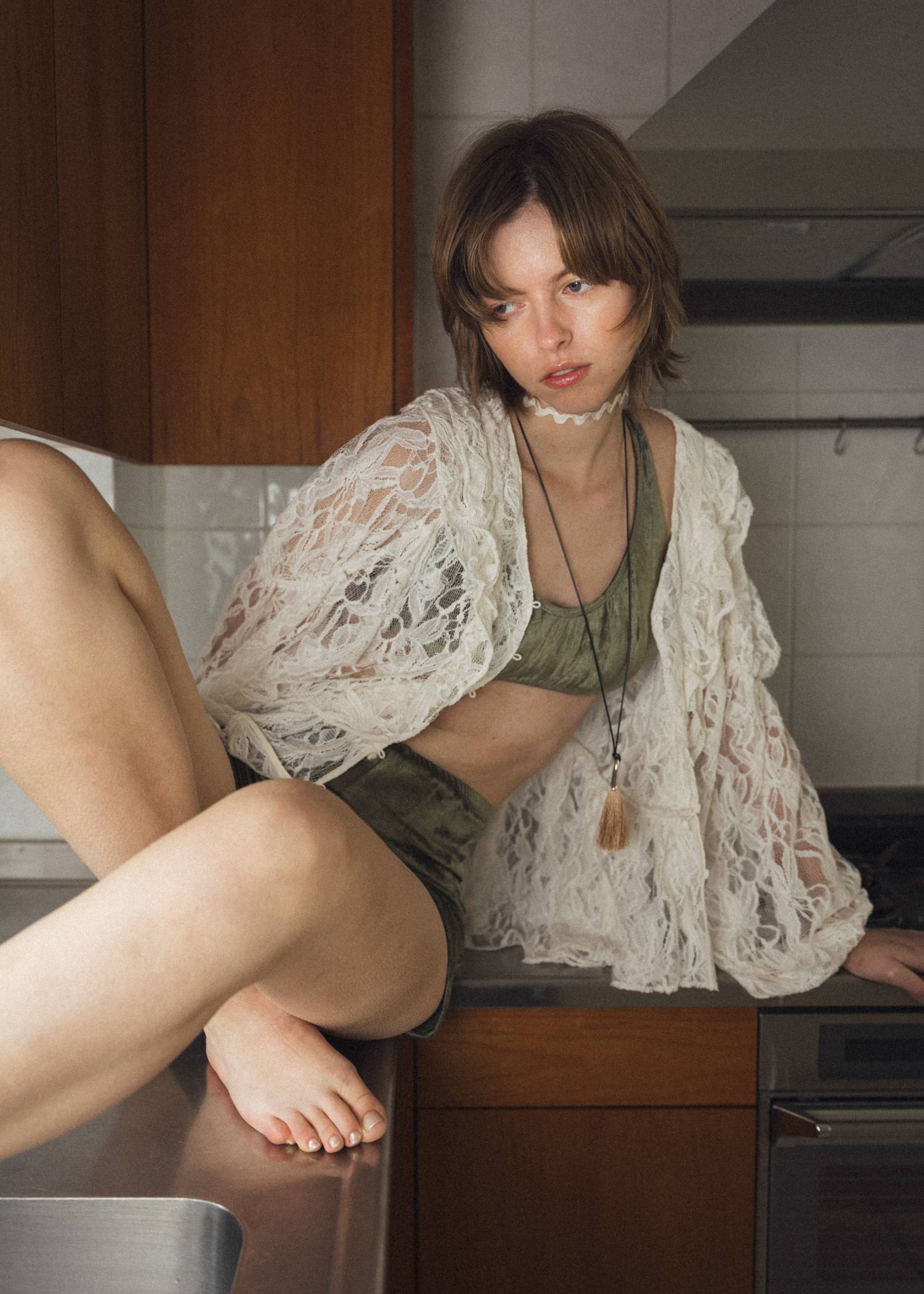 tiered frill neck volume sleeve lace BL