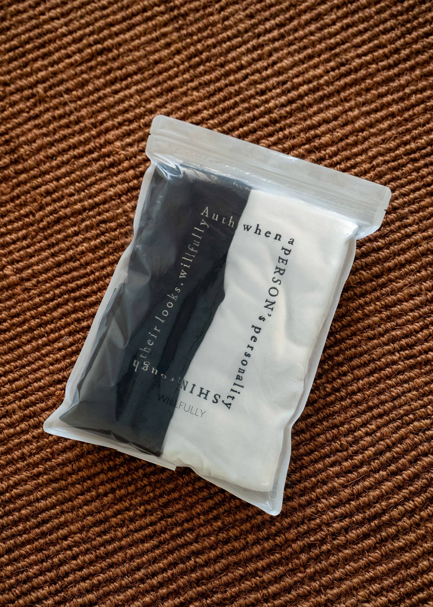 embroidery square logo pack T-shirt