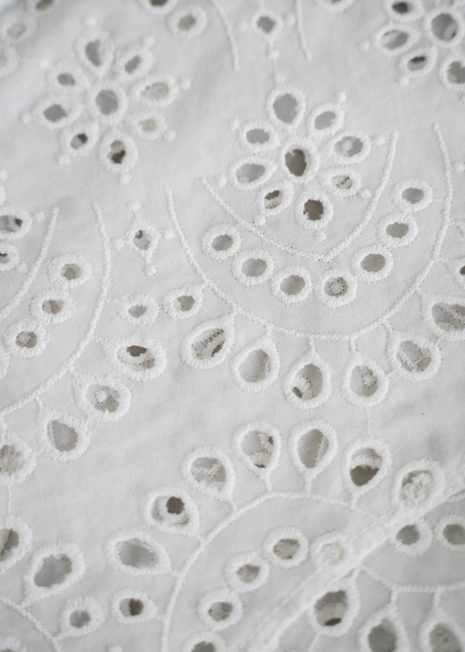 back lace up scalloped lace bustier