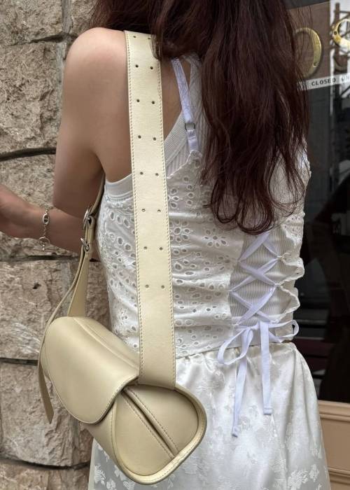 back lace up scalloped lace bustier