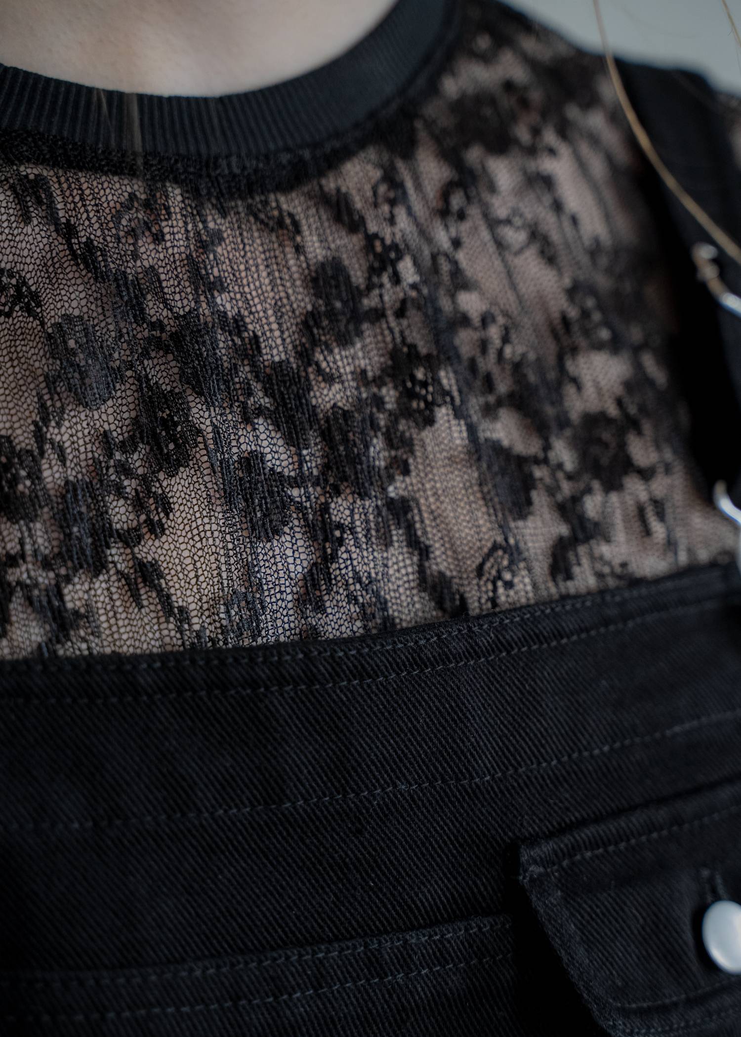 sheer floral pleated lace T-shirt
