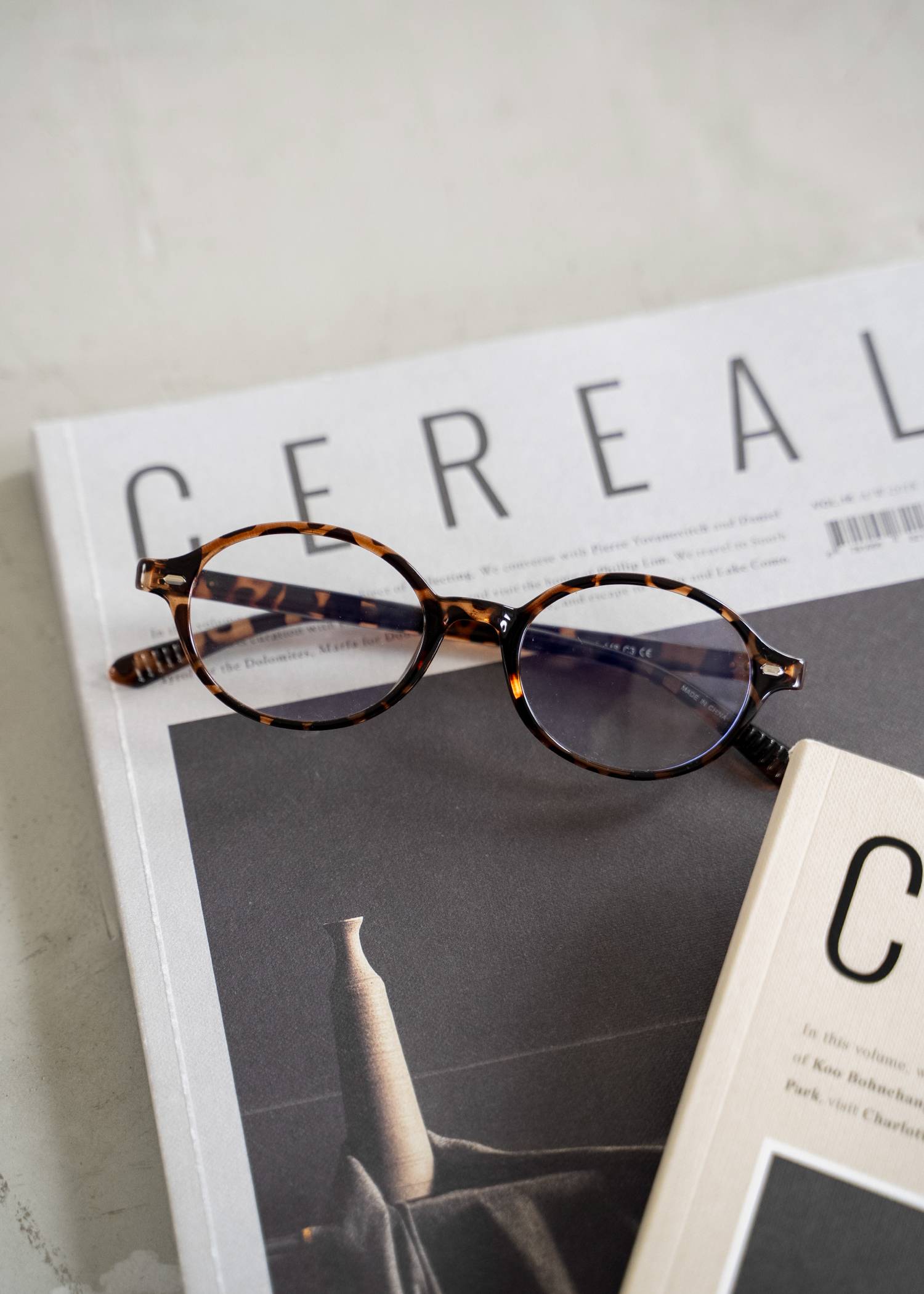 round frame clear glasses