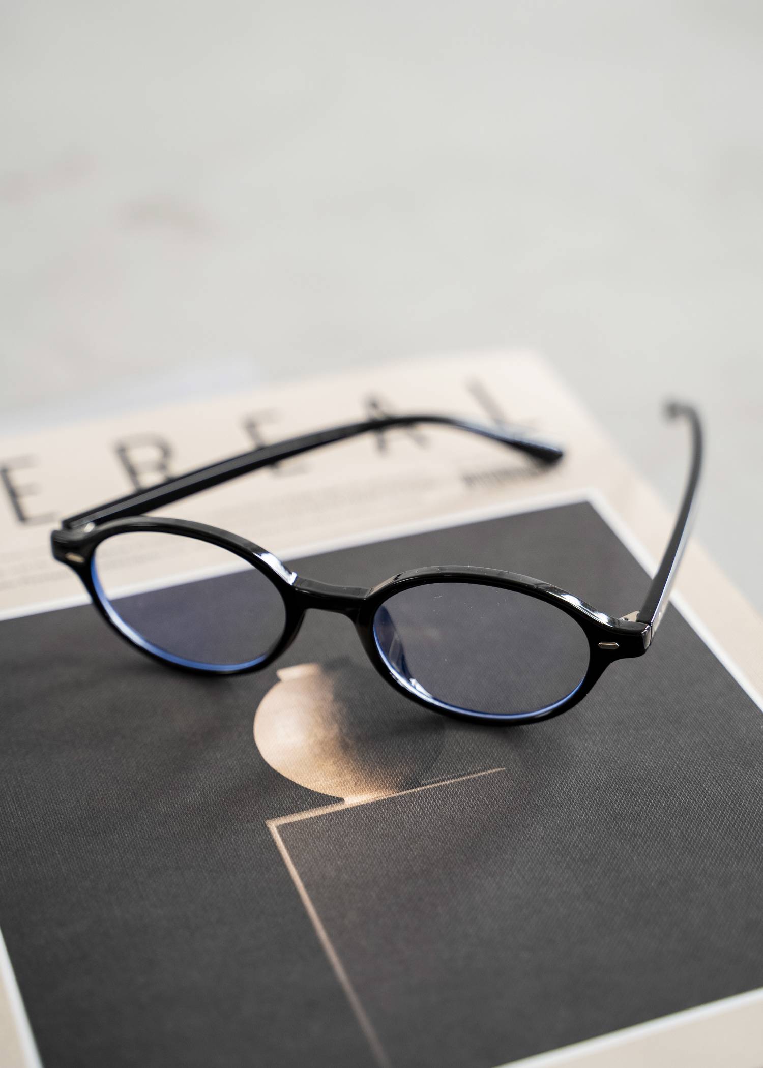 round frame clear glasses