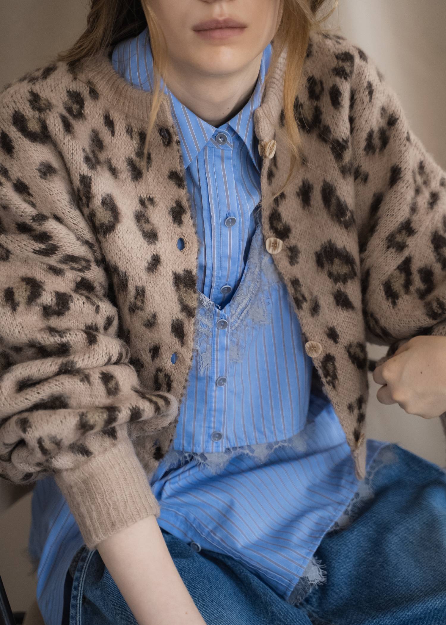 leopard jacquard reversible cropped knit cardigan