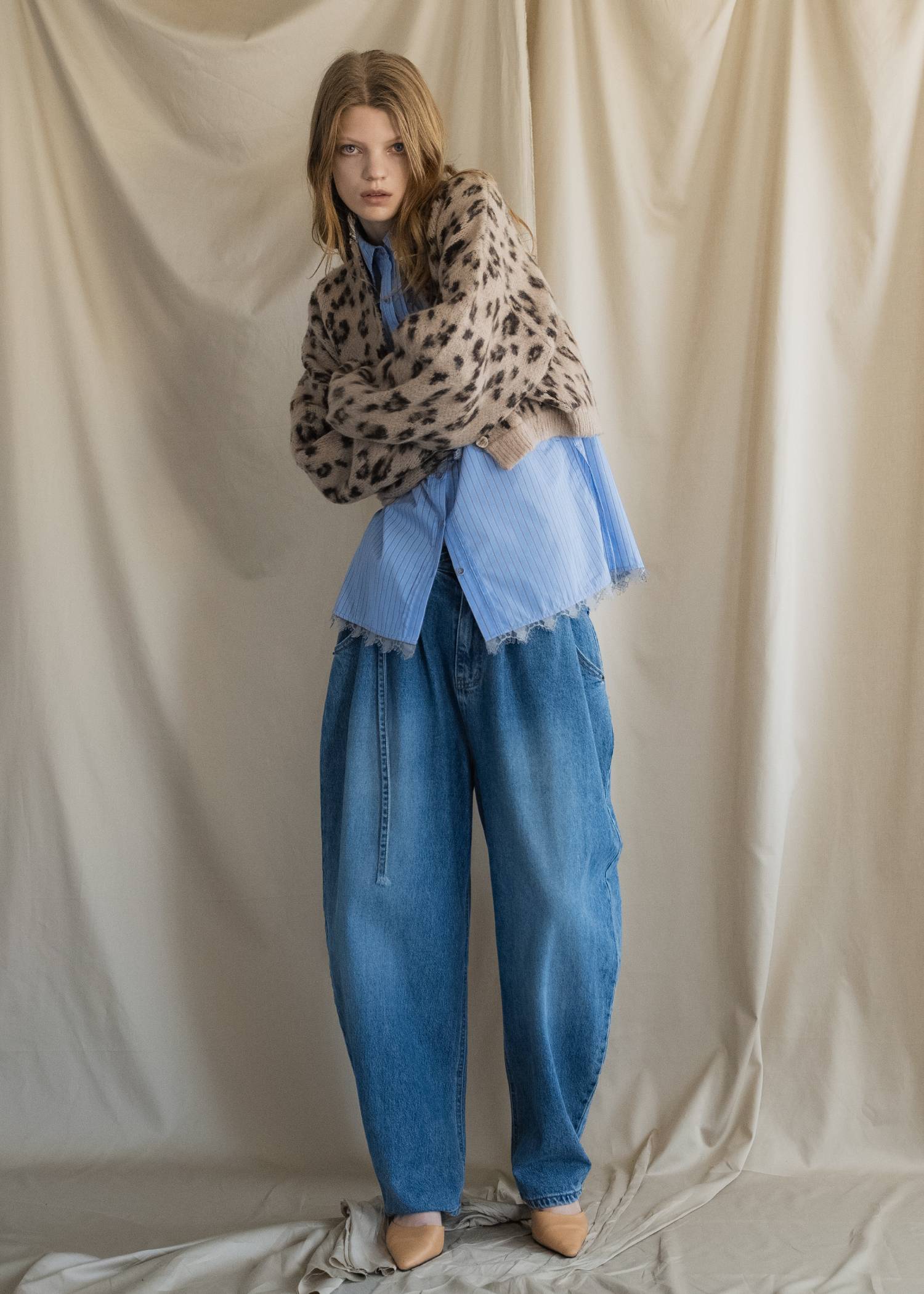 leopard jacquard reversible cropped knit cardigan