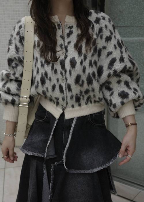 leopard jacquard reversible cropped knit cardigan