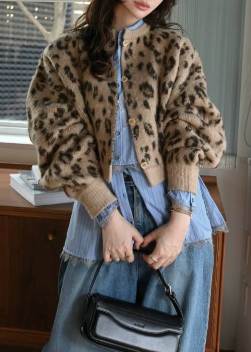 leopard jacquard reversible cropped knit cardigan