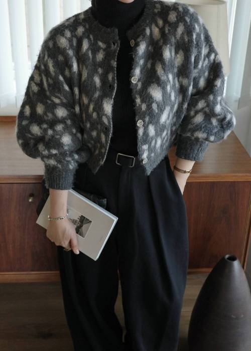 leopard jacquard reversible cropped knit cardigan