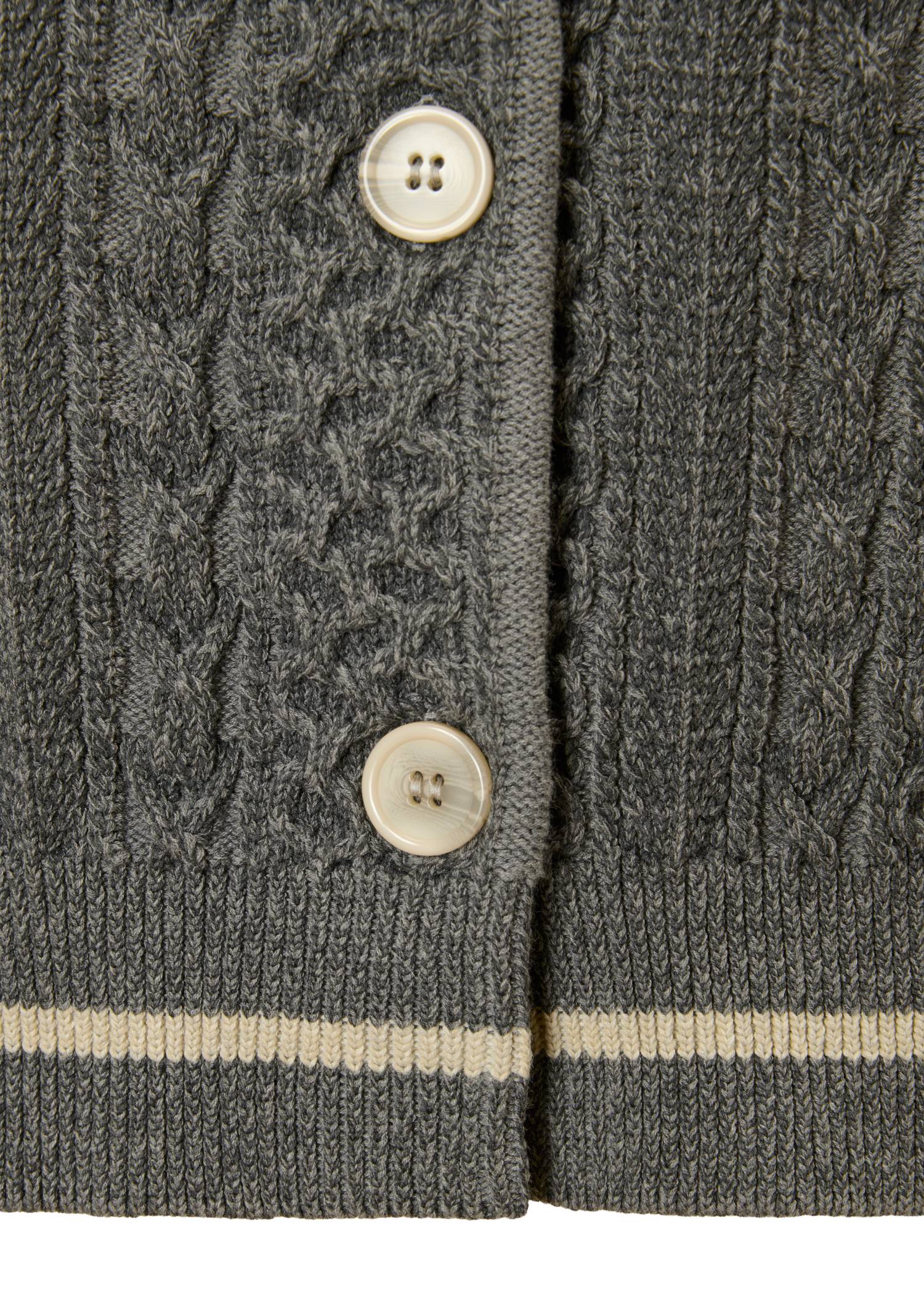 mixing yarns cable patch knit