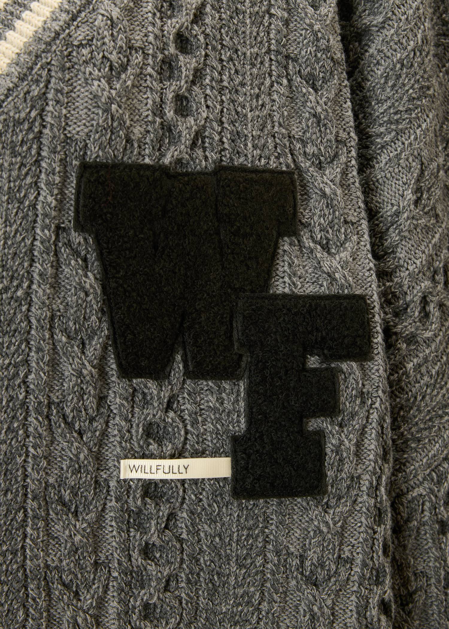 mixing yarns cable patch knit