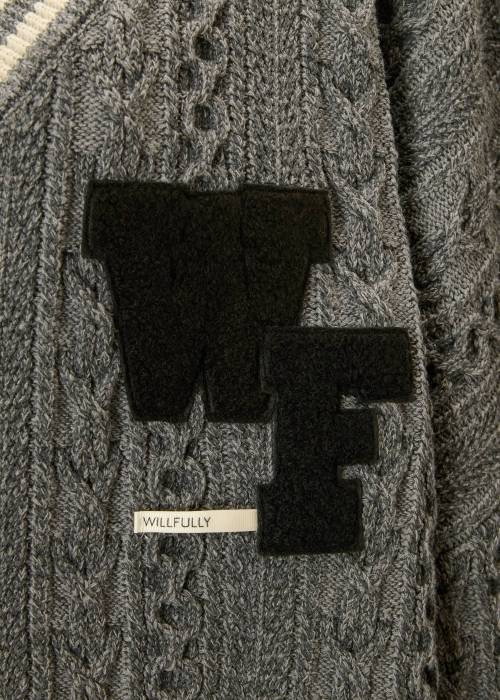 mixing yarns cable patch knit
