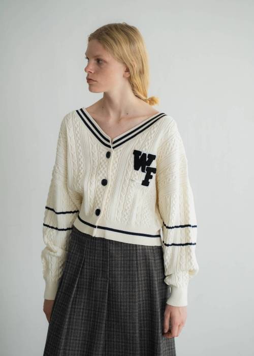 mixing yarns cable patch knit