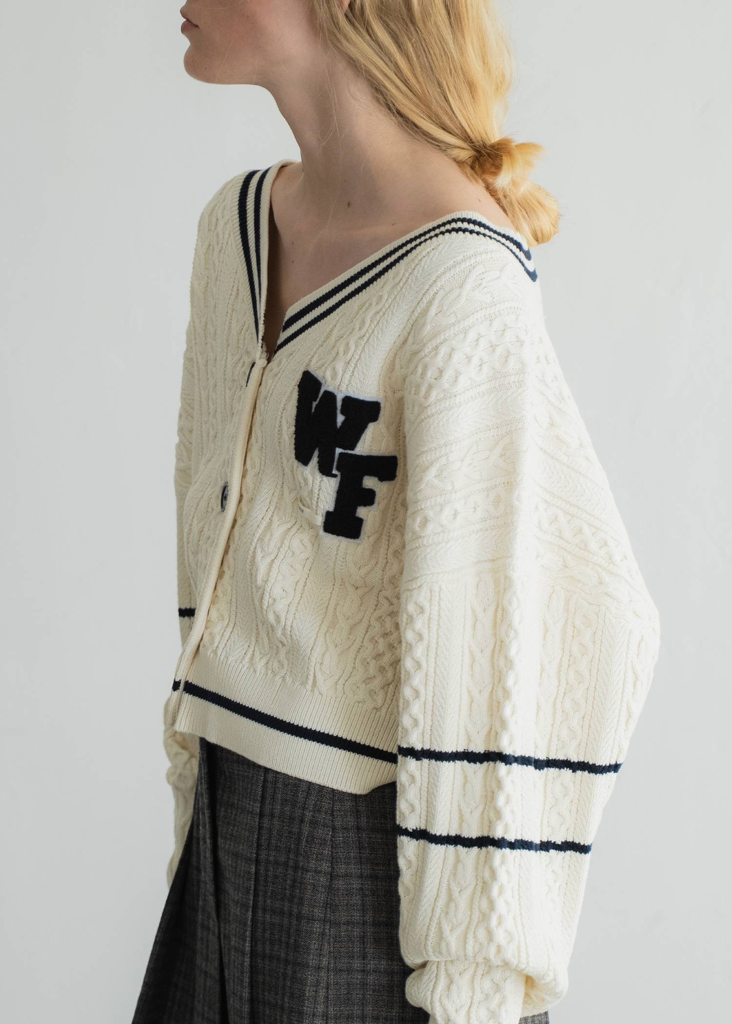 mixing yarns cable patch knit