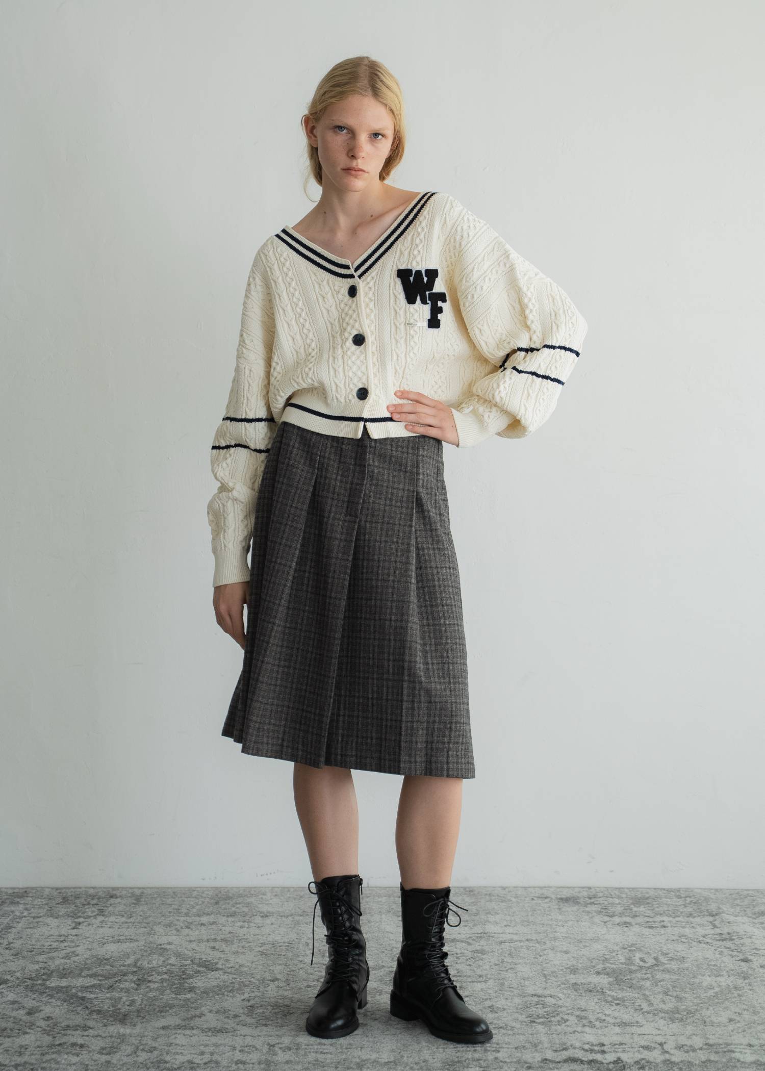 mixing yarns cable patch knit