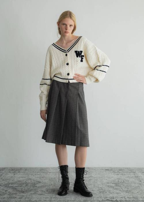 mixing yarns cable patch knit