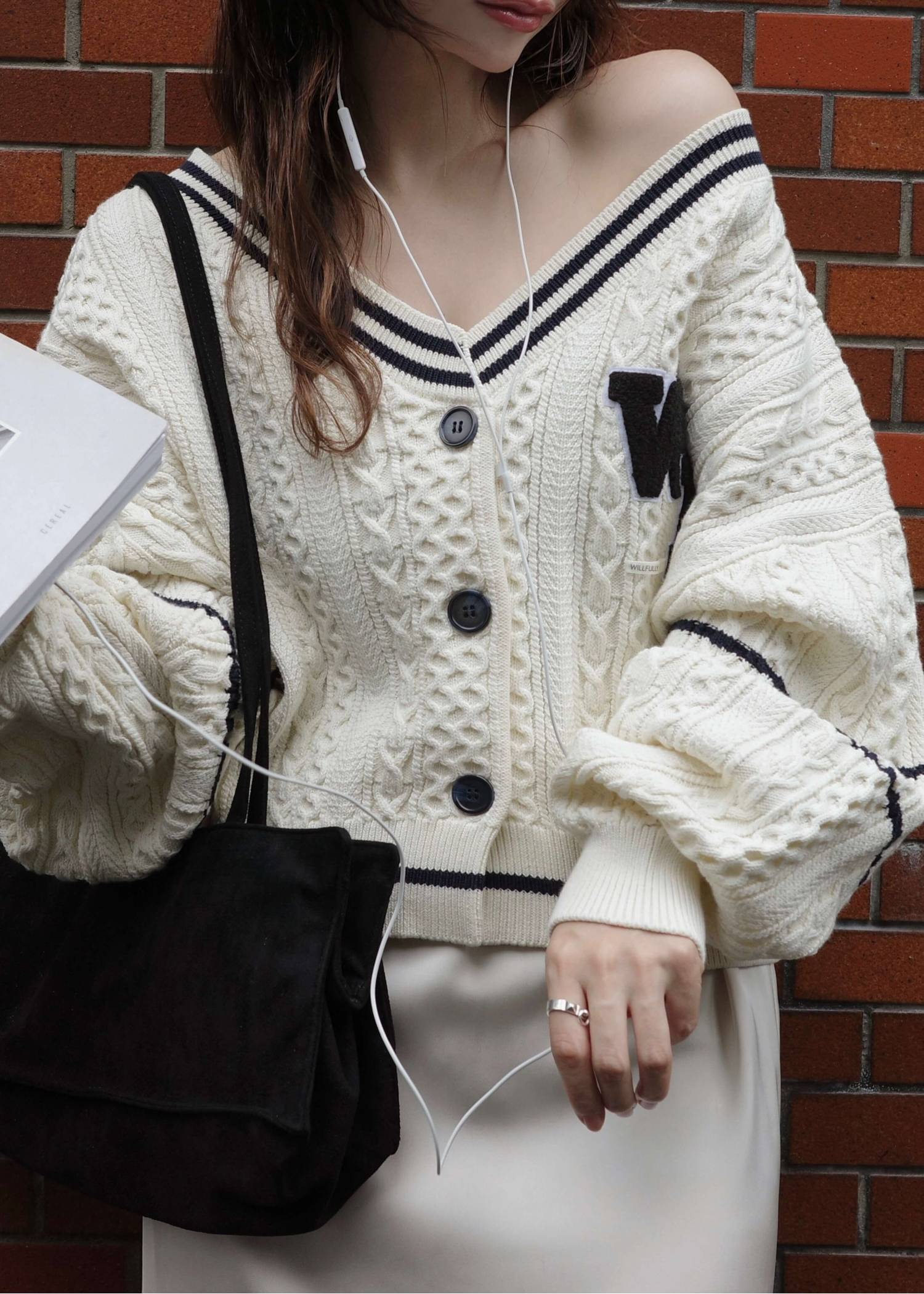 mixing yarns cable patch knit