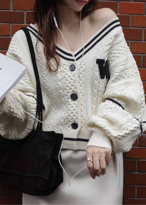 mixing yarns cable patch knit