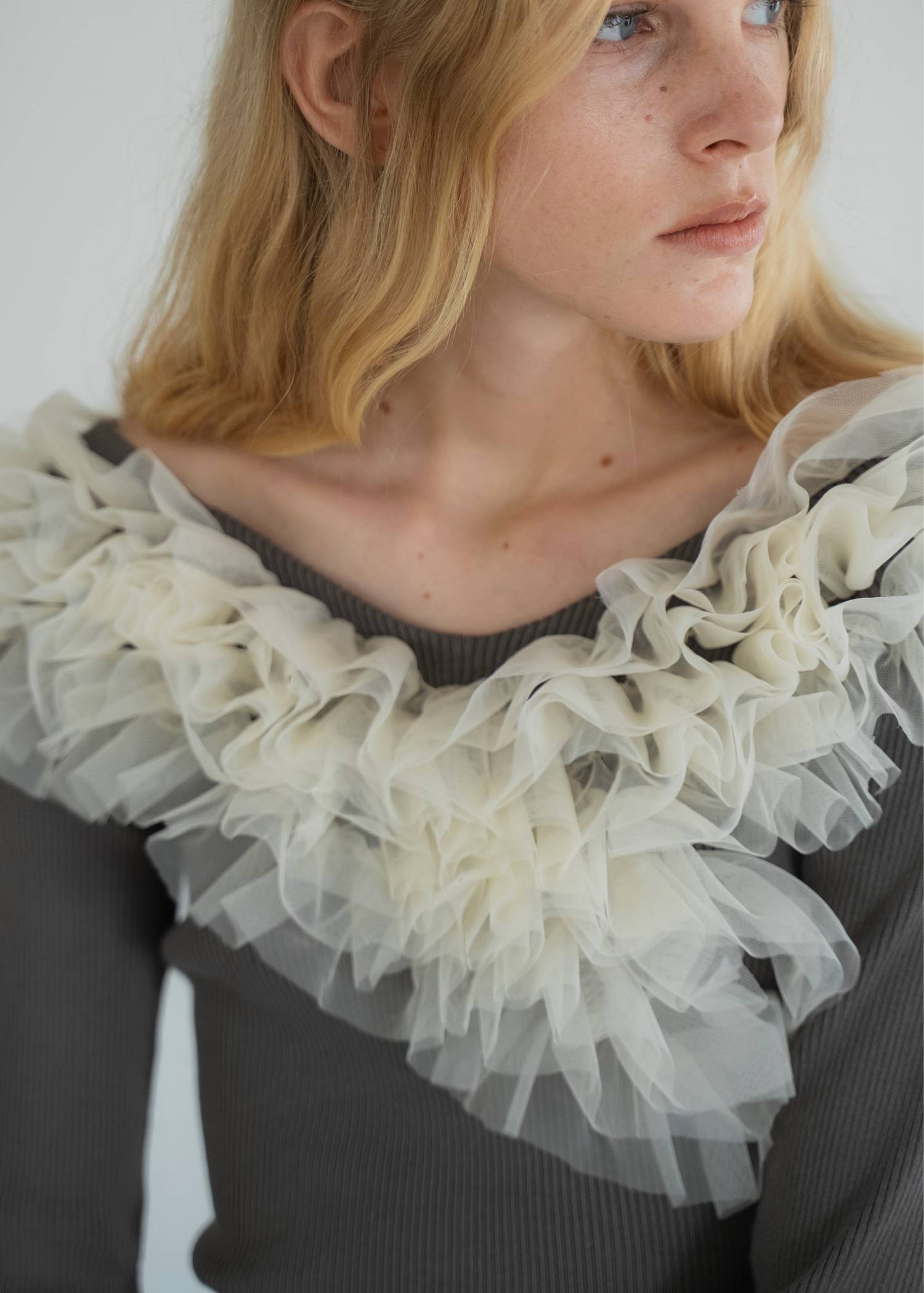 tulle frill neckline rib knit