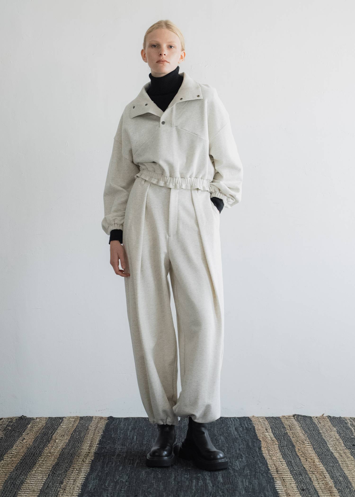 deep tuck drawstring hem sweat PT